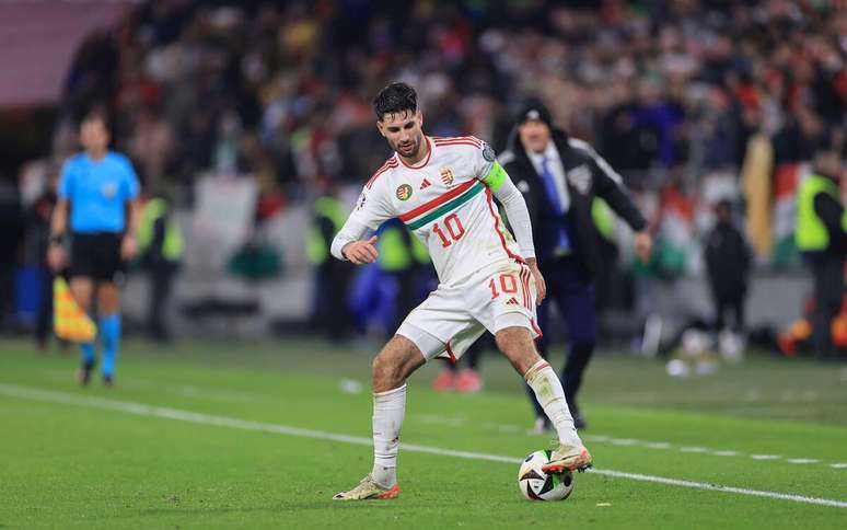 Dominik Szoboszlai (Hungria) durante jogo contra o Montenegro no dia 19.11.2023 