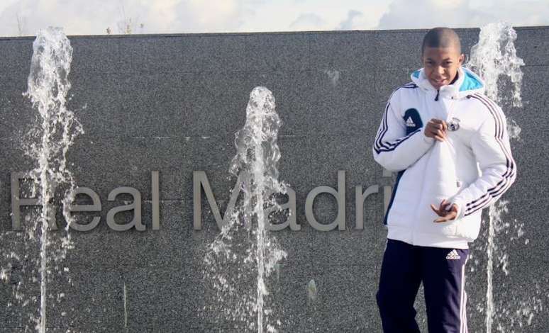 Mbappé publicou fotos com a camisa do Real Madrid 