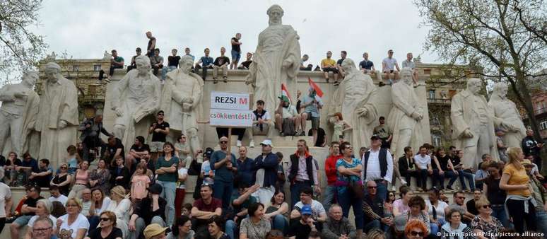 Protesto contra Viktor Orbán em Budapeste, 06/04/2024, movimentado por Peter Magyar