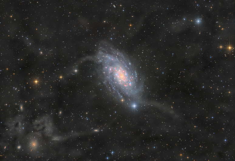 Galáxia NGC 2403, encontrada a 10 milhões de anos-luz (Imagem: Reprodução/(Team F.A.C.T.) Lilian Lbt - Cyrille Malo - Maxime Martin - Clément Daniel - Paul Grasset - Louis Leroux-Géré)