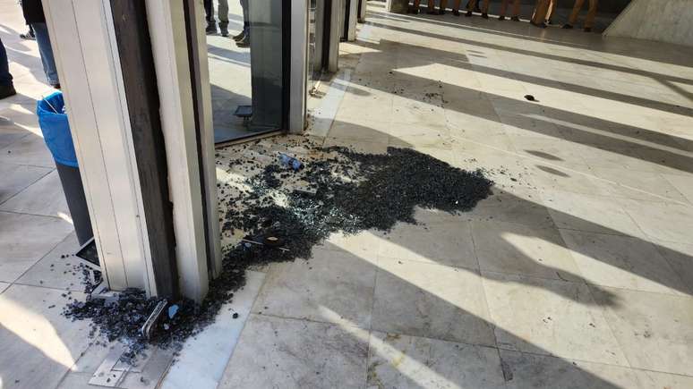 Confus&atilde;o deixou tr&ecirc;s manifestantes feridos &ndash;