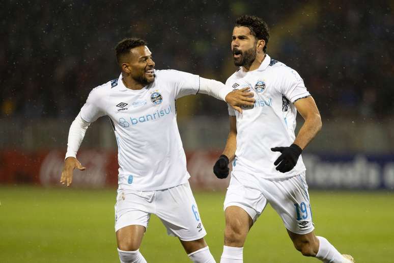 Diego Costa celebra gol do Grêmio 