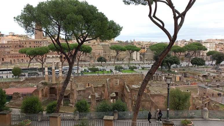 Agora sim, o Foro Romano em plena Via dei Foro Imperiali