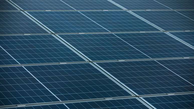 Japan tests floating platforms that generate solar energy at sea