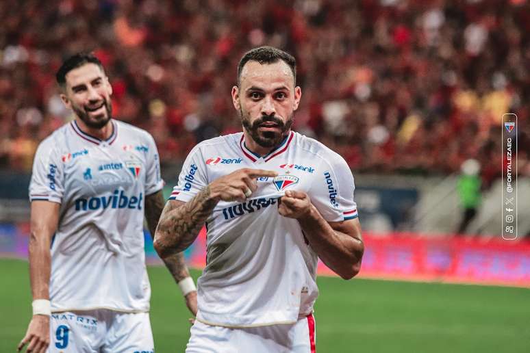 Moisés em ação com a camisa do Fortaleza. 