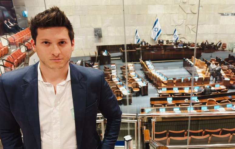 Willian Kury no Knesset, a casa legislativa de Israel, onde importantes decisões sobre a guerra são discutidas