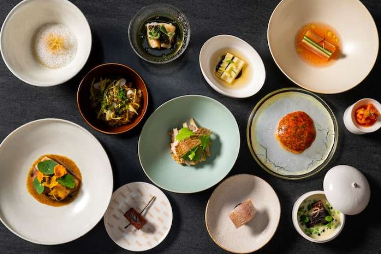 Selection of dishes that make up the menu of the Atomix restaurant, in New York (USA) Selection of dishes that make up the menu of the Atomix restaurant, in New York (USA)