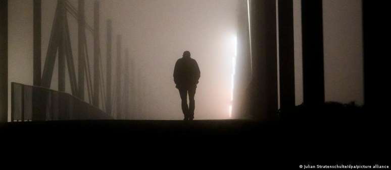 "Avan&ccedil;o da tecnologia trouxe novas formas de intera&ccedil;&atilde;o, mas tamb&eacute;m aumentou press&atilde;o para se encaixar em padr&otilde;es irreais de sucesso e felicidade"