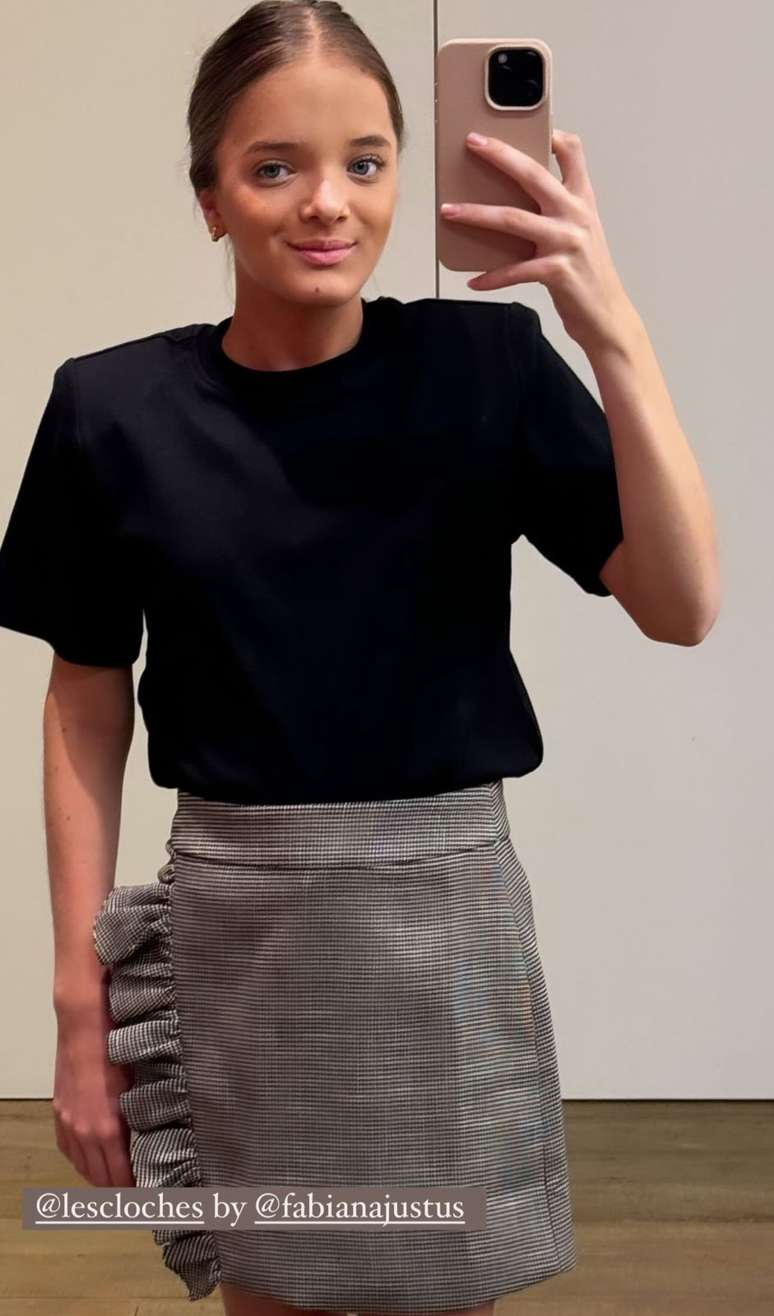 On the verge of turning 15, Rafa Justus shows style and elegance in mirror selfies