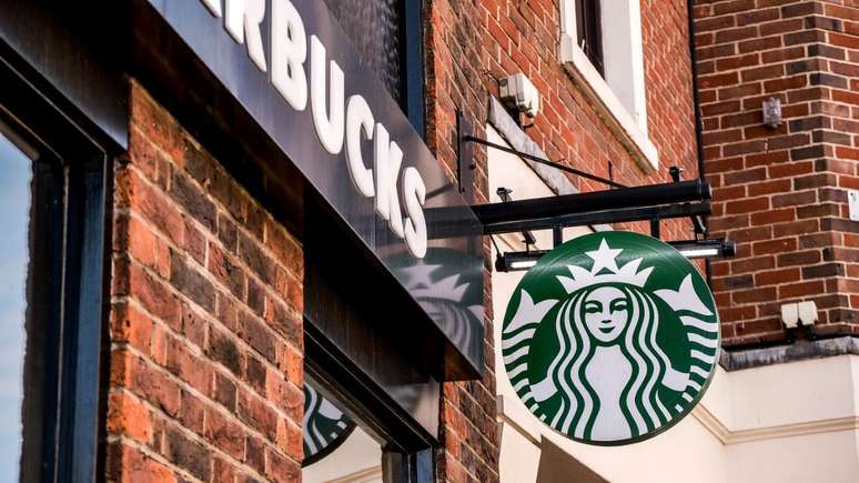 Café com hambúrguer? Starbucks no Brasil é comprada pela Zamp (ZAMP3) por R$ 120 milhões