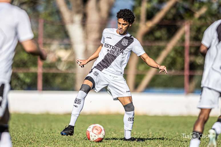 Miguel atuando pela Ponte Preta —