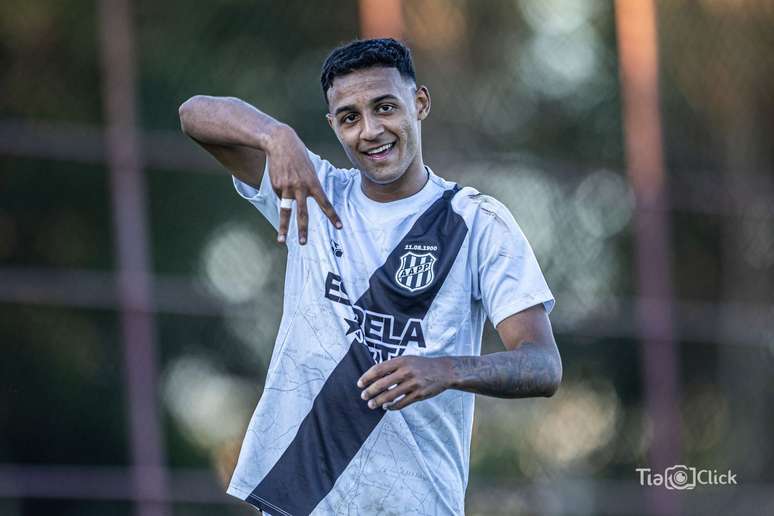 Kauê atuando pela Ponte Preta —