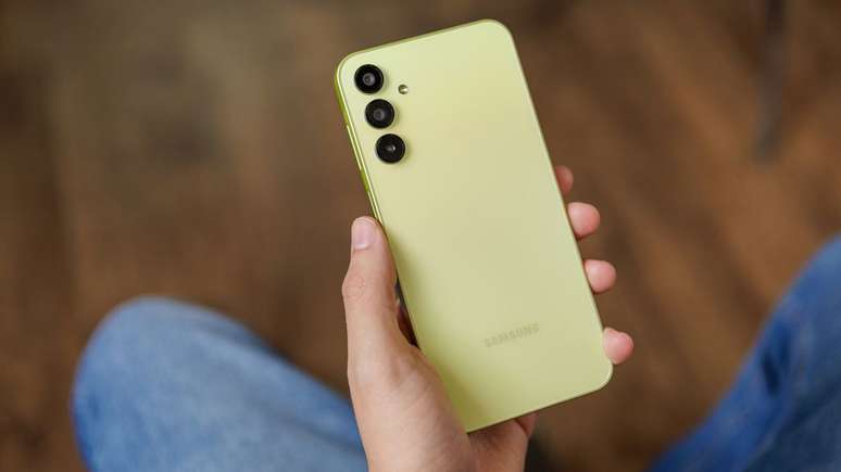 The Galaxy A15 5G is the best budget phone to buy instead of the Moto G24 (Image: Ivo Meneghel Jr./Canaltech) The Galaxy A15 5G is the best budget phone to buy instead of the Moto G24 (Image: Ivo Meneghel Jr./Canaltech)