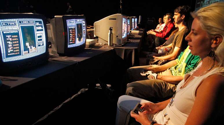 Dana Wilcox (à direita), uma das favoritas do público durante a competição The Classic Tetris World Championship, nos EUA, em 2010