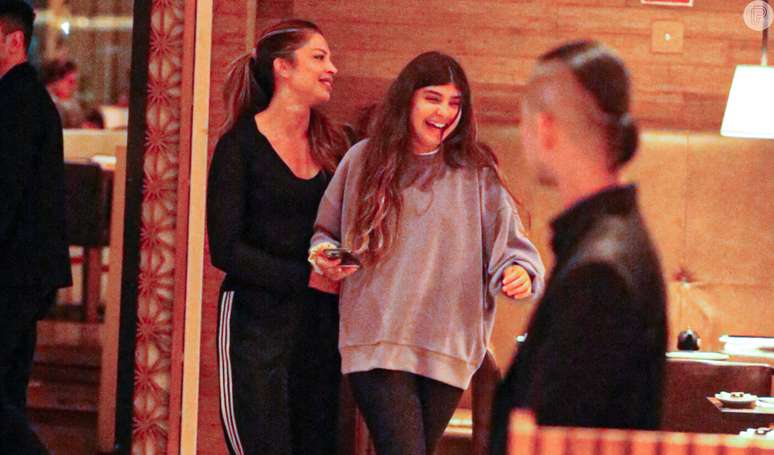 Filha de Grazi Massafera e Cau&atilde; Reymond, Sofia chamou aten&ccedil;&atilde;o pela altura durante passeio com a m&atilde;e por shopping do Rio de Janeiro em 5 de junho de 2024.