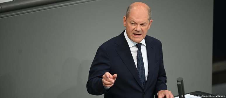 "Os criminosos e os terroristas perigosos n&atilde;o t&ecirc;m lugar aqui", disse Scholz