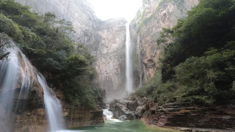 A cachoeira da montanha Yuntai &eacute; considerada a cachoeira ininterrupta mais alta da China