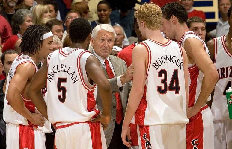 Chase Budinger deixou o basquete para competir no v&ocirc;lei de praia