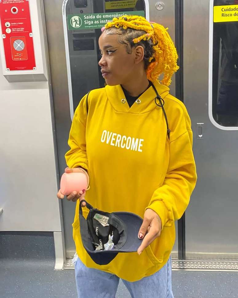 No vagão de trem, o corre consiste em rimar e passar o boné. Na maioria das vezes, é bem recebida pelos passageiros