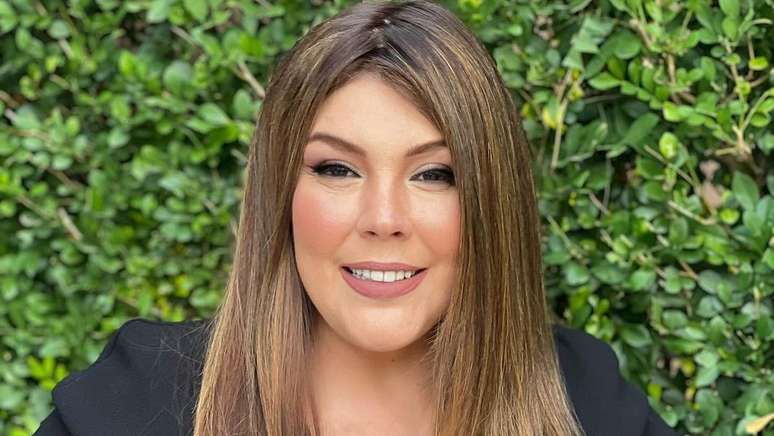 The airline accuses Simony of assaulting an employee