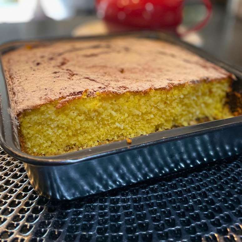 BOLO DE MILHO VERDE COM REQUEIJÃO E FLOCÃO