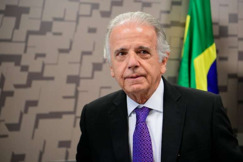 Ministro da Defesa, Jos&eacute; M&uacute;cio Monteiro