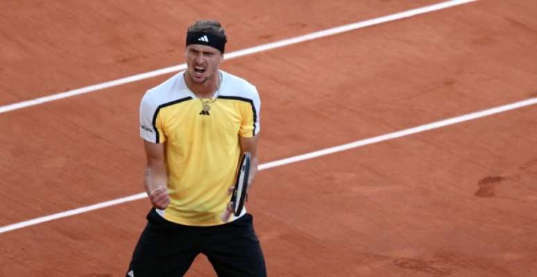 Zverev em ação na semi de Roland Garros /