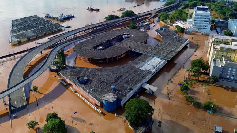 Inundada por mais de um mês, a rodoviária de Porto Alegre voltará a funcionar