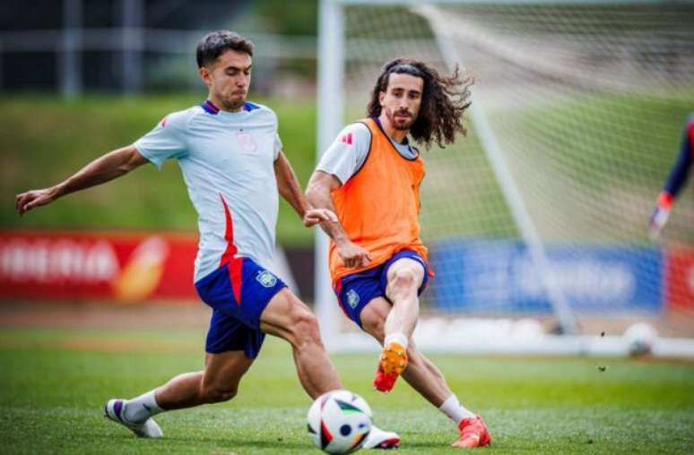 Divulgação/Selección Española Masculina de Fútbol - Legenda: Jogadores da Espanha durante treinamento da seleção -