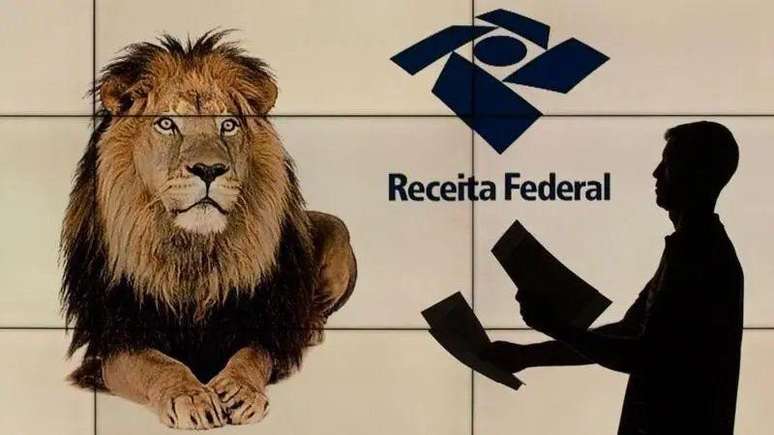 Imagem de um leão ao lado do símbolo da Receita Federal e da silhueta de um homem segurando papéis