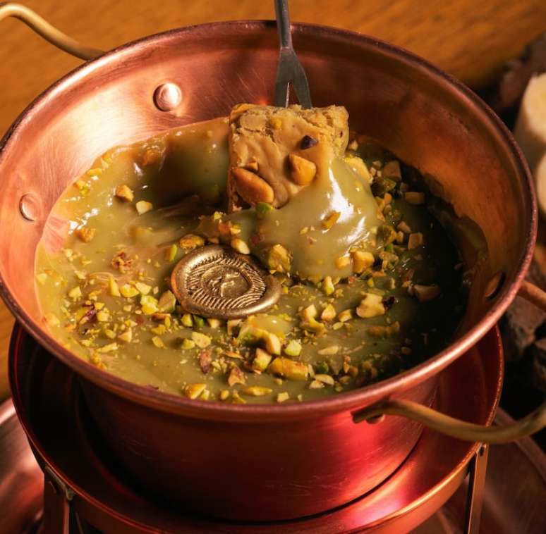 Fondue de pistache comemorativo de 45 anos do restaurante Chalezinho