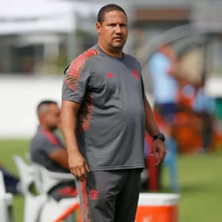 Mário Jorge atuando como treinador do Flamengo