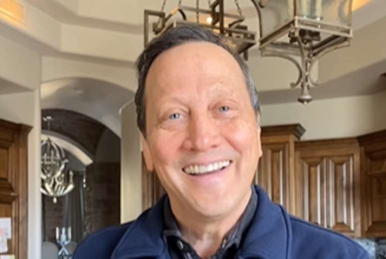 Rob Schneider criticizes “cancel culture” after being booed for jokes at a charity event Rob Schneider criticizes “cancel culture” after being booed for jokes at a charity event