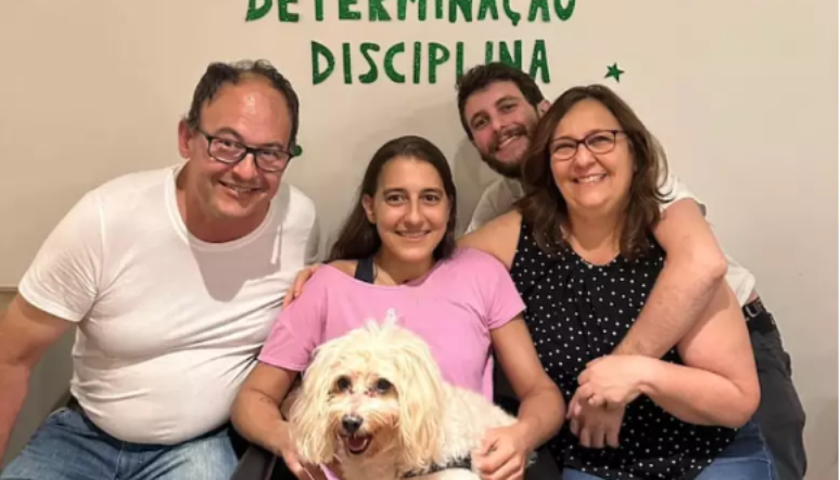 Triatleta é recebida pela família