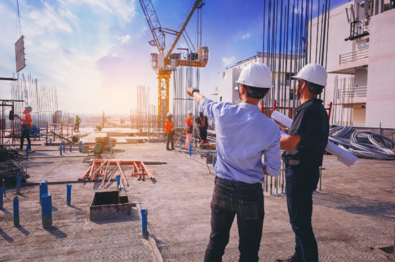 Engenheiros focam na estrutura e viabilidade técnica da construção, enquanto arquitetos se concentram na estética, design e funcionalidade dos espaços – Foto: Shutterstock