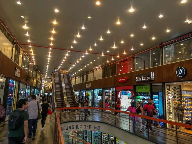 Galeria comercial inaugurada em 1963 perdeu espaço para os shoppings, mas foi "salva" pelo rock