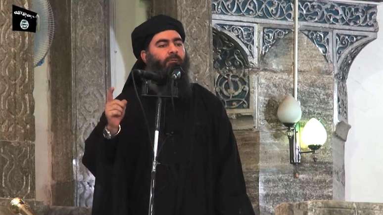Abu Bakr al-Baghdadi discursando na Grande Mesquita de al-Nuri, em Mossul, em julho de 2014