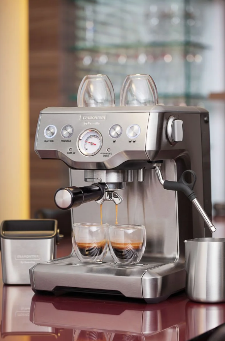 Cafeteira Elétrica Tramontina by Breville Express em Aço Inox 1,8 L é perfeita para preparar cafés cremosos – Foto: Tramontina