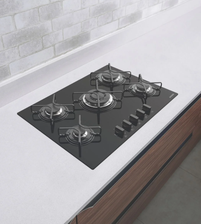 Cooktop a Gás Tramontina Penta em Vidro Temperado Preto com Trempes em Aço Carbono e Acendimento superautomático 5 Queimadores – Foto: Tramontina