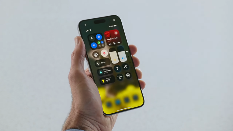 Central de Controle pode ser personalizada por cada pessoa (Imagem: Divulgação/Apple)