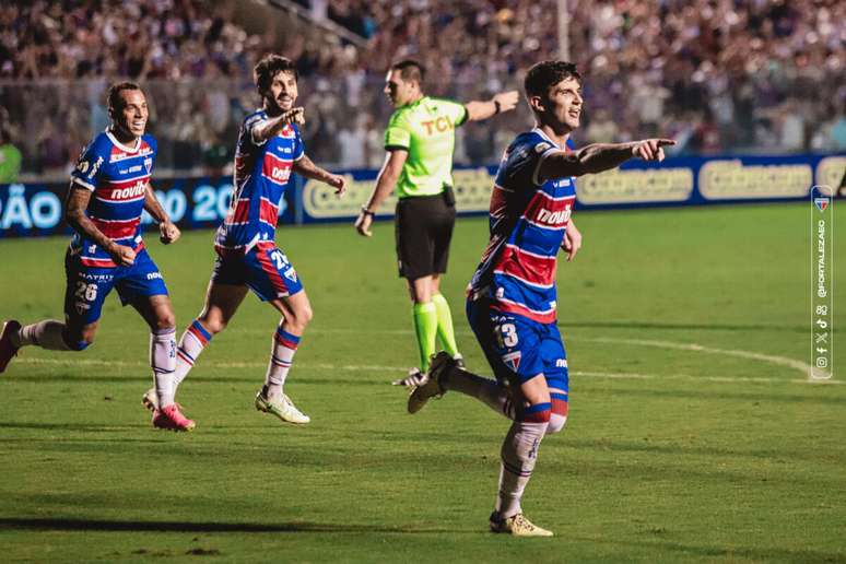 Kuscevic comemora seu gol na partida. 