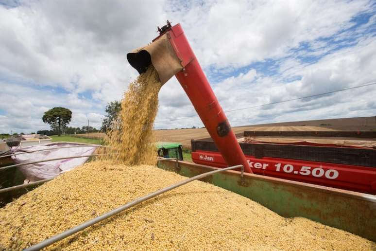 Ritmo de crescimento do PIB brasileiro deve diminuir refletindo a colheita agrícola mais fraca em 2024, segundo Banco Mundial