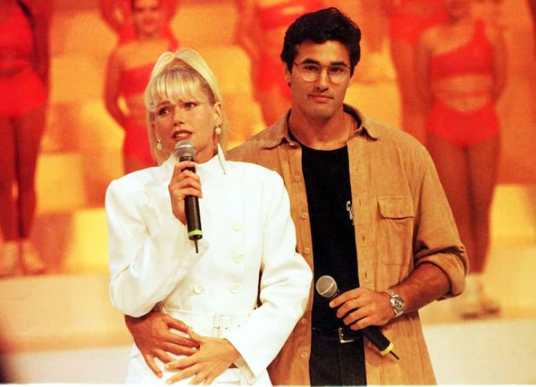 Xuxa e Luciano Szafir anunciam gravidez durante o 'Domingão do Faustão', em dexembro de 1997..