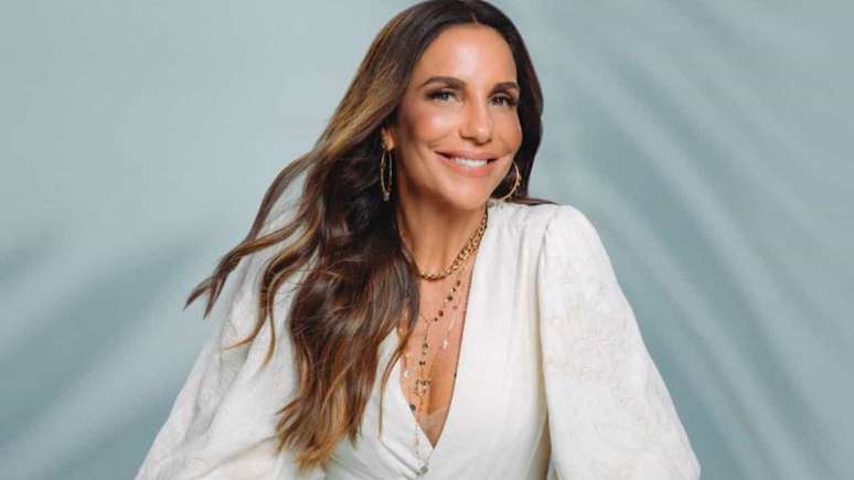 At 52 years old, Ivete Sangalo works hard and shows defined legs