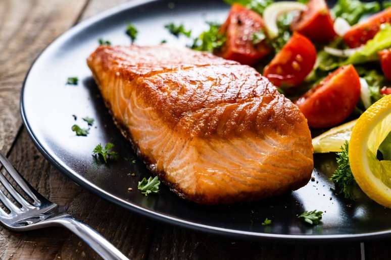 Salmão grelhado ao vinho branco