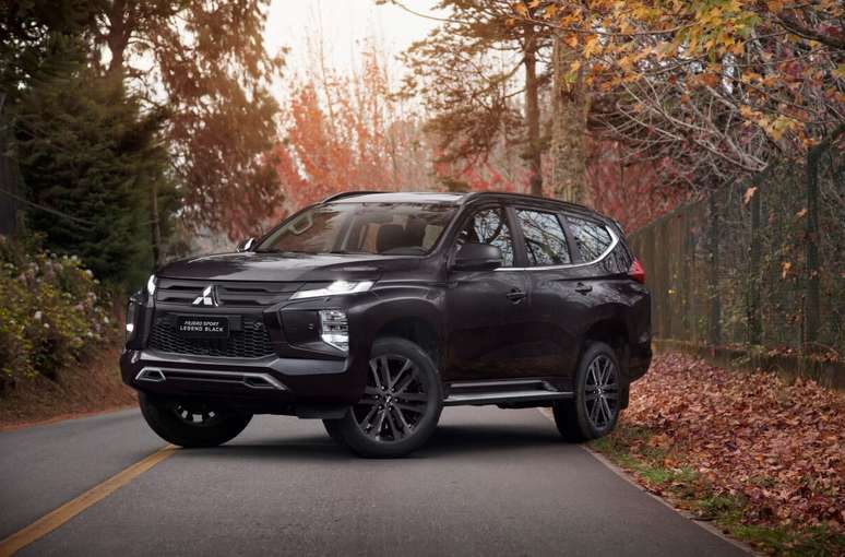 Mitsubishi Pajero Sport Legend Black