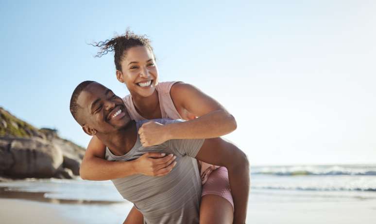 Estudo mostra que um sorriso bonito aumenta sucesso no amor; veja