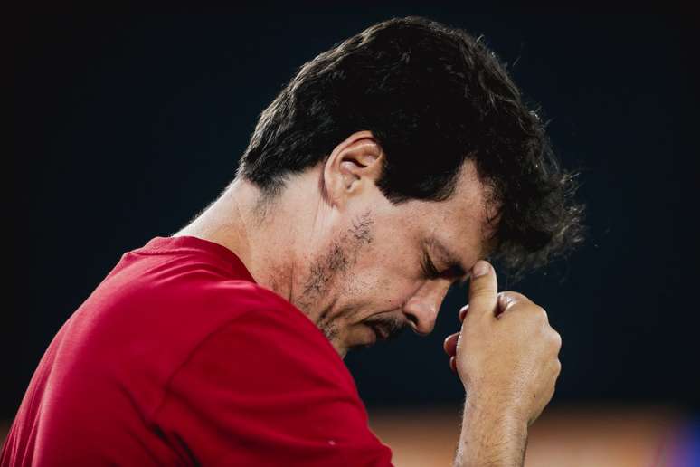 Diniz rachando a cabeça no jogo contra o botafogo FOTO DE LUCAS MERÇON / FLUMINENSE FC