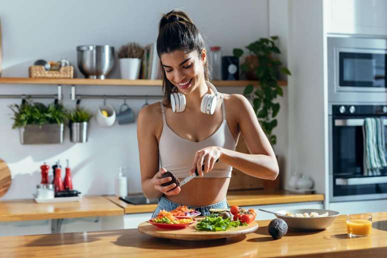 É importante começar o dia com uma refeição equilibrada para ativar o metabolismo desde cedo 