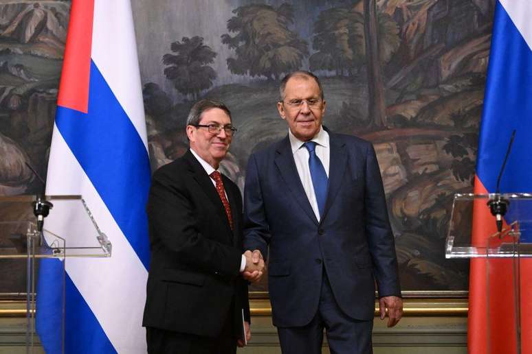 O chanceler cubano, Bruno Rodríguez, e seu colega russo, Sergei Lavrov, durante uma coletiva de imprensa conjunta esta semana